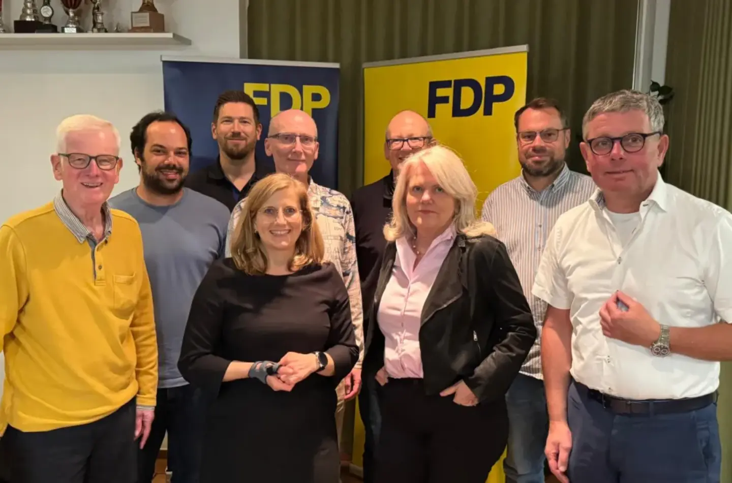 Der neue FDP-Kreisvorstand im Nürnberger Land (von links): Rainer Schultz, Josua Best, Sebastian Schöniger, Kristine Lütke, Wolfgang Bandasch, Chris Janssen, Gabriele Elsinger, Heiko Loeser und Harald Rösel. Auf dem Foto fehlt Theo Stoecker.