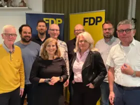 Der neue FDP-Kreisvorstand im Nürnberger Land (von links): Rainer Schultz, Josua Best, Sebastian Schöniger, Kristine Lütke, Wolfgang Bandasch, Chris Janssen, Gabriele Elsinger, Heiko Loeser und Harald Rösel. Auf dem Foto fehlt Theo Stoecker.