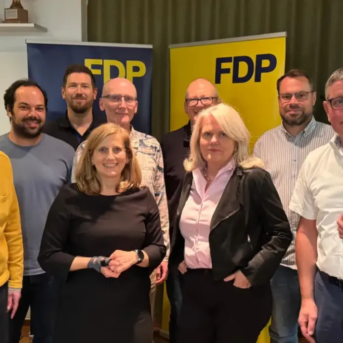 Der neue FDP-Kreisvorstand im Nürnberger Land (von links): Rainer Schultz, Josua Best, Sebastian Schöniger, Kristine Lütke, Wolfgang Bandasch, Chris Janssen, Gabriele Elsinger, Heiko Loeser und Harald Rösel. Auf dem Foto fehlt Theo Stoecker.