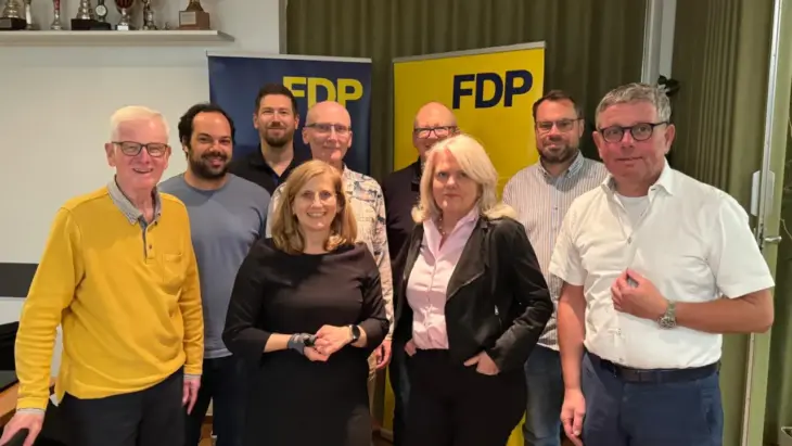 Der neue FDP-Kreisvorstand im Nürnberger Land (von links): Rainer Schultz, Josua Best, Sebastian Schöniger, Kristine Lütke, Wolfgang Bandasch, Chris Janssen, Gabriele Elsinger, Heiko Loeser und Harald Rösel. Auf dem Foto fehlt Theo Stoecker.