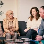 In angenehmer Atmosphäre können sich Eltern über verschiedene Themen rund um Erziehungsfragen und den Familienalltag austauschen.