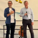 Torsten Nowitzki (links) leitet das Musikprojekt „STUDIO D“. Bernd Wachter vom Rotary-Club hielt die Laudatio auf den Preisträger.
