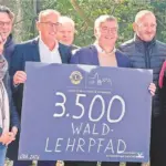 Den Bau des neuen Waldlehrpfad haben die Lions mit 3500 Euro unterstützt.