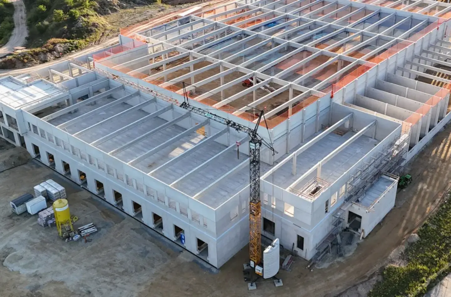 Auf dem Gelände entstehen rund 18.000 Quadratmeter Logistikfläche sowie ein moderner Verwaltungsneubau.