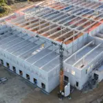 Auf dem Gelände entstehen rund 18.000 Quadratmeter Logistikfläche sowie ein moderner Verwaltungsneubau.