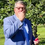 Setzen sich für den Erhalt der mittelfränkischen Kulturlandschaft ein: Wolfgang Neukirchner, Leiter des Amts für Ländliche Entwicklung Mittelfranken, und Gartenbau-Ingenieurin Anja Emmerich-Marwan.