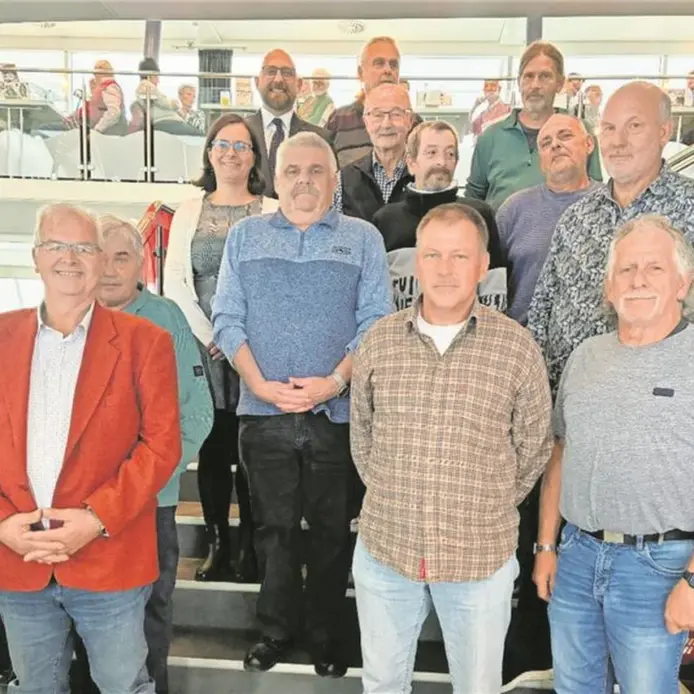 Unter anderem auf dem Bild zu sehen sind die beiden Jubilare Uwe Zogel und Walter Potzler, beide wurden für 40 Jahre Mitgliedschaft geehrt.